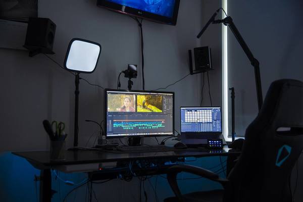 Edit desk   side view   full landscape result