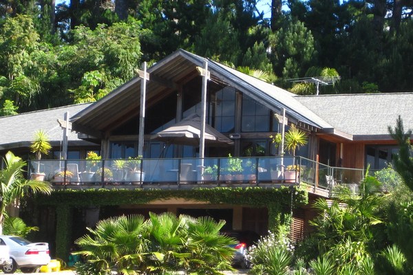 01 cedar lodge exterior
