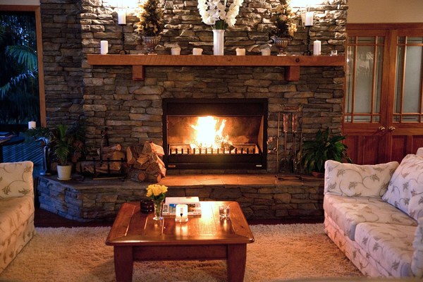 02 great lounge fireplace